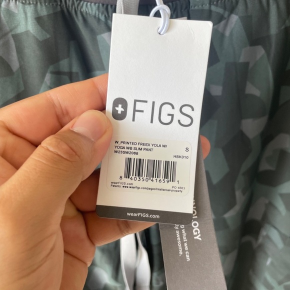 Figs Scrubs Yola FREEx Lined Slim Scrub Pant - Picture 9 of 13
